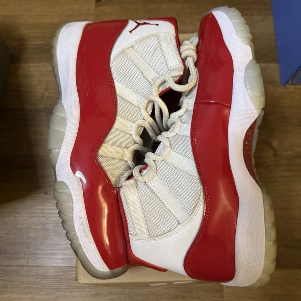 Air Jordan 11 High Cherry Men’s Size 9.5 USED - Picture 2 of 5